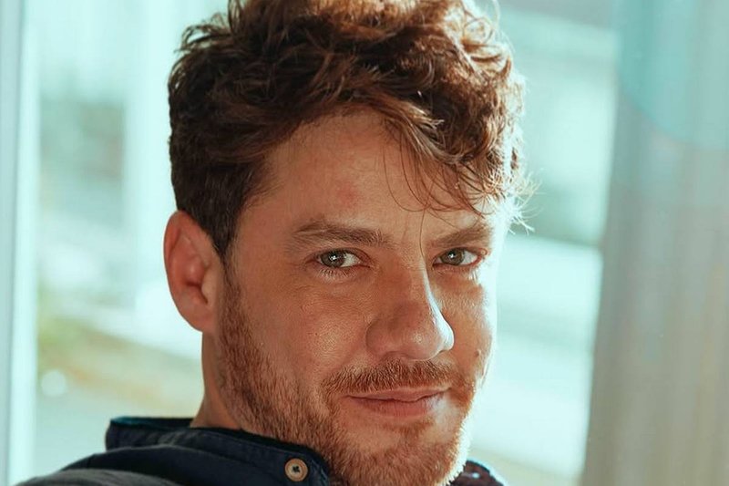 Leonardo Miggiorin explica por que ficou longe das novelas e desabafa: “Sinto falta disso”