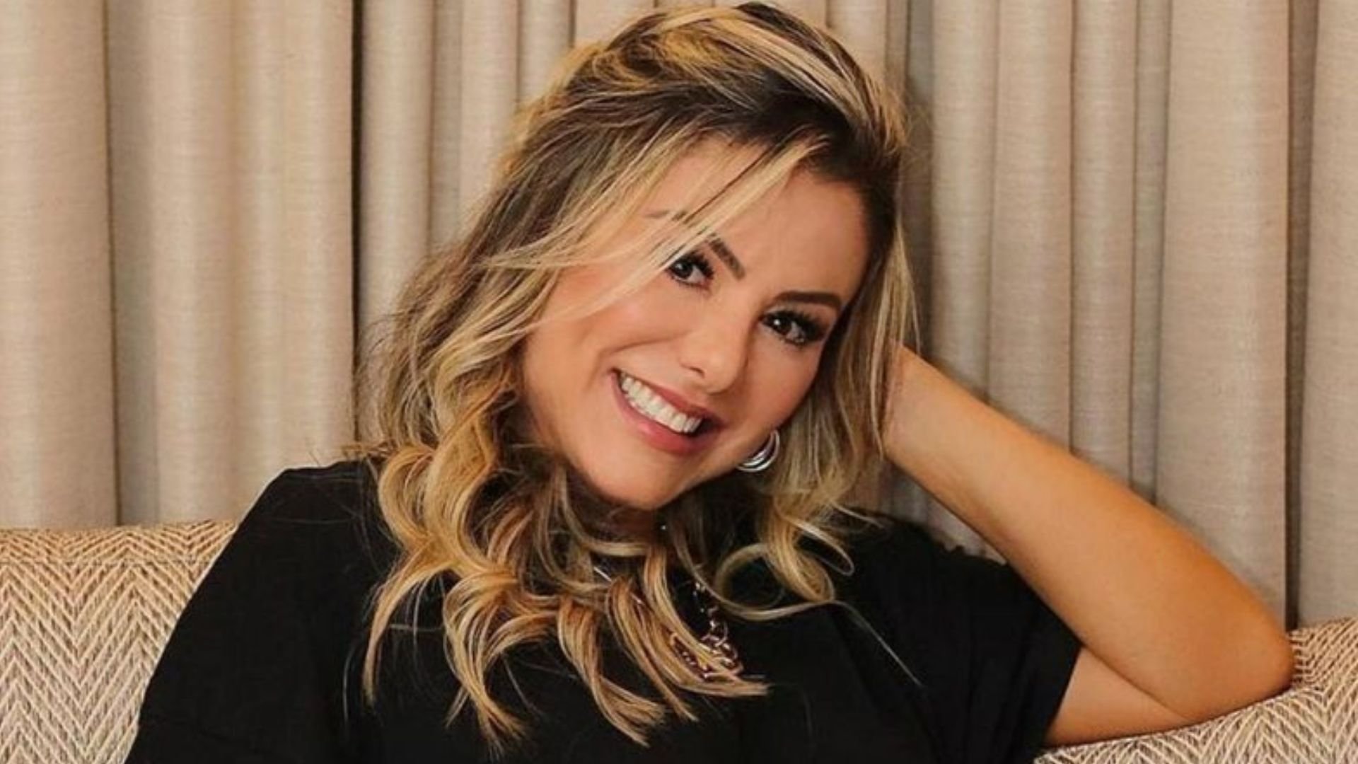 Poliana Rocha, esposa de Leonardo, abre o jogo sobre sintomas da menopausa