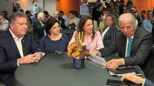 Imagem de autoridades presentes na FIEPE