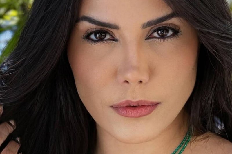 Atriz de Verdades Secretas anuncia perfil em site adulto e provoca: “Pegação liberada”