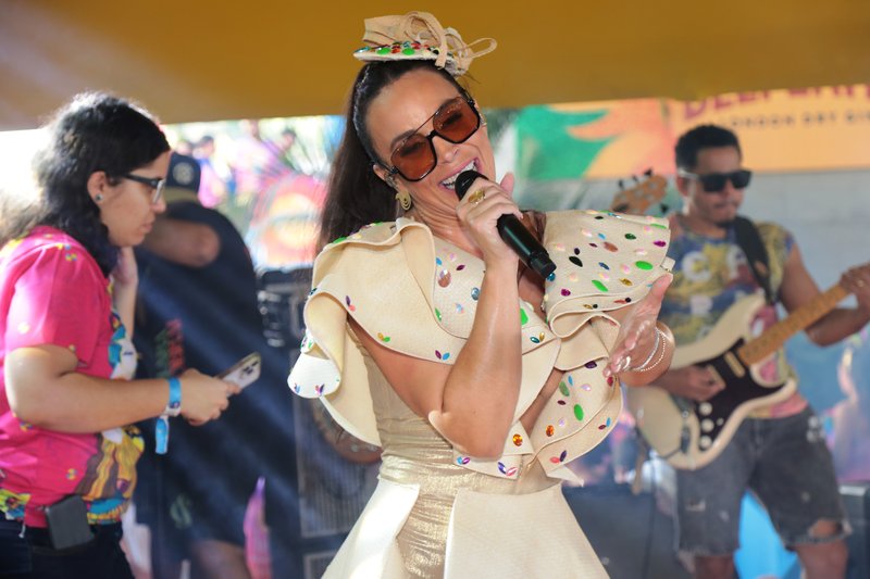 Comandado por Claro Sobral, em clima de carnaval ela e sua banda 
 estarão recebendo vários artistas que prestarão homenagem a Dom 
 Helder Câmara