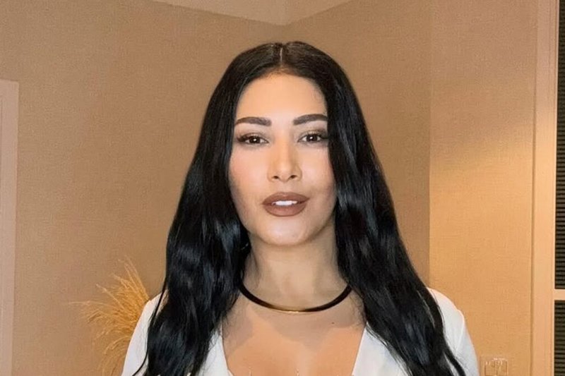 Simaria exibe suas curvas usando maiô vermelho coladinho e faz clima esquentar nas redes sociais