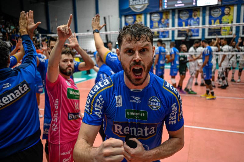 Imagem do confronto entre Vôlei Renata e Goiás pela Superliga Masculina