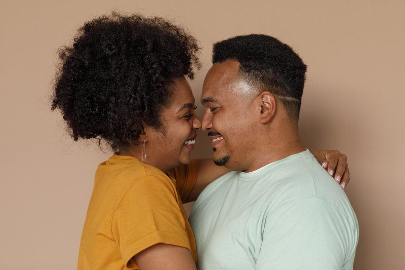 Imagem de um casal apaixonado