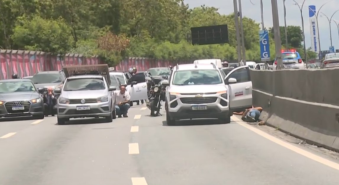 Criança é baleada dentro de escola e três pessoas morrem em operação no Rio