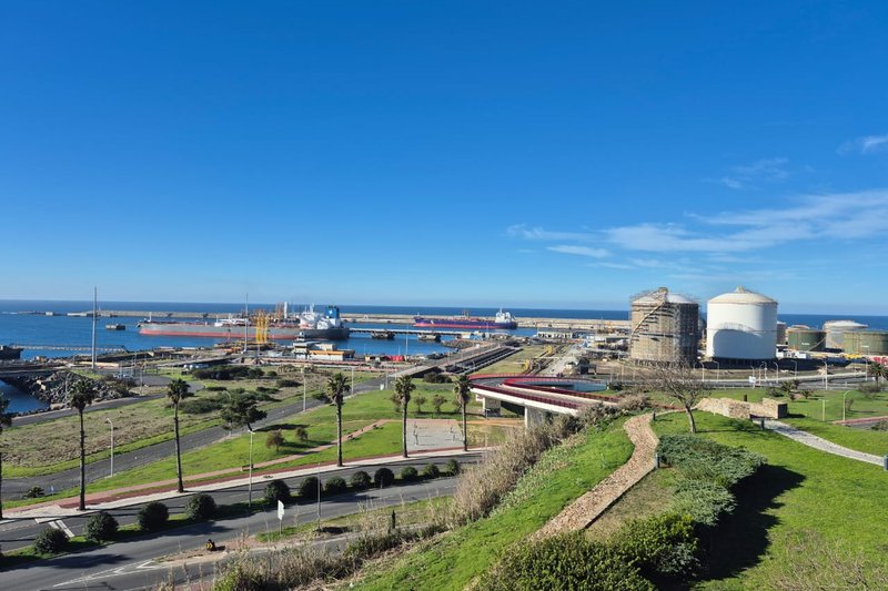 Vista do Porto de Sines ao Norte de Lisboa
