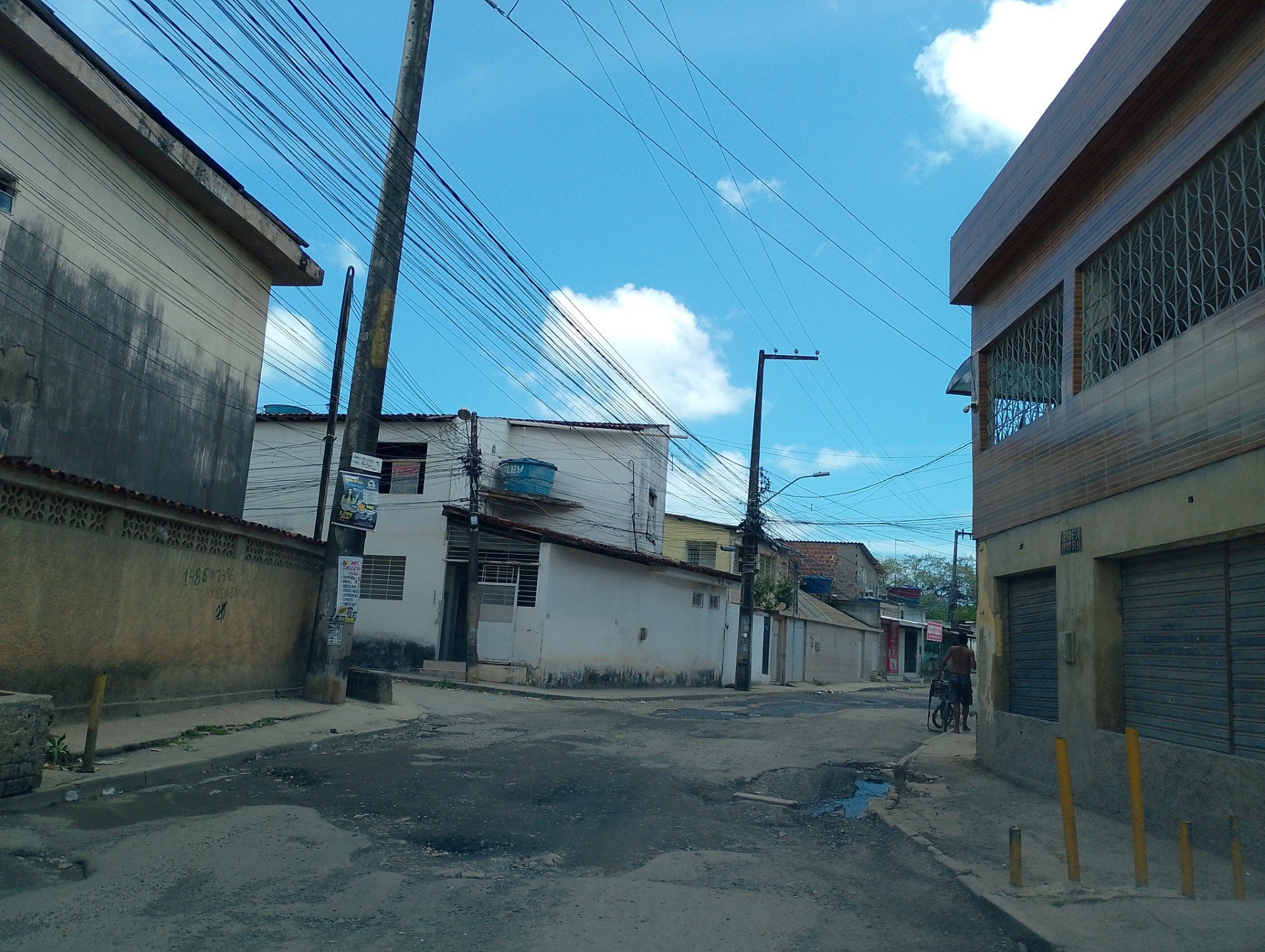 Voz do Leitor, 28/11: Após serviço da Compesa, via segue sem ser asfaltada