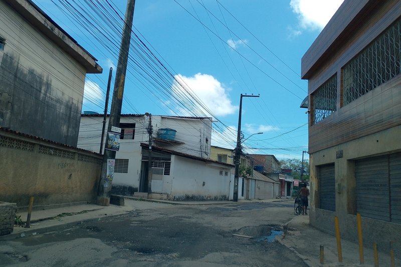 Após serviço da Compesa, via segue sem ser asfaltada