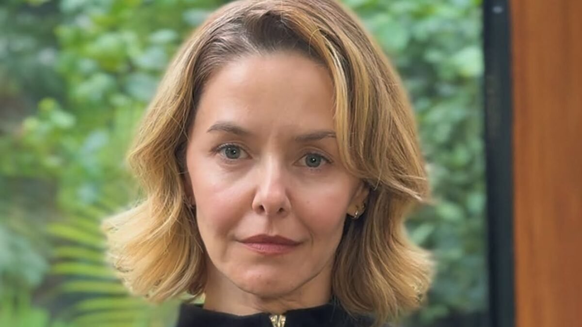 Bianca Rinaldi surge completamente nua em foto e reflete sobre envelhecimento