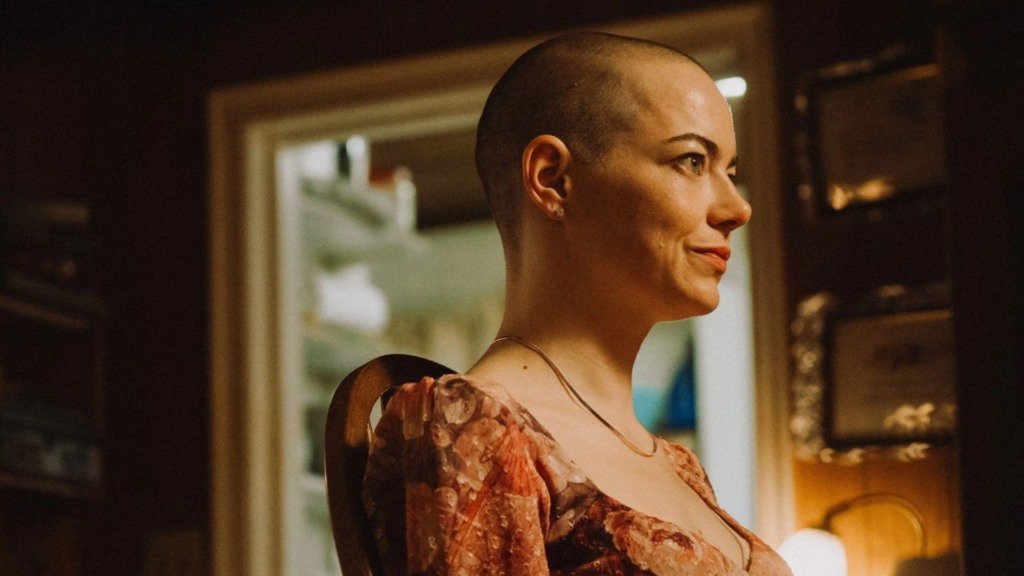 Crítica: Bugonia transforma caos e paranoia em um experimento irregular de Yorgos Lanthimos