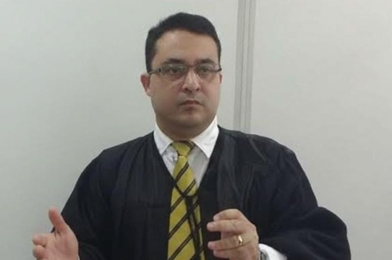 'Dei um tiro e saí correndo', diz esposa de juiz baleado, em depoimento à polícia