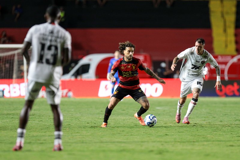 Lance de Lucas Lima no último jogo do Sport pelo Brasileirão: a derrota para o Vitória