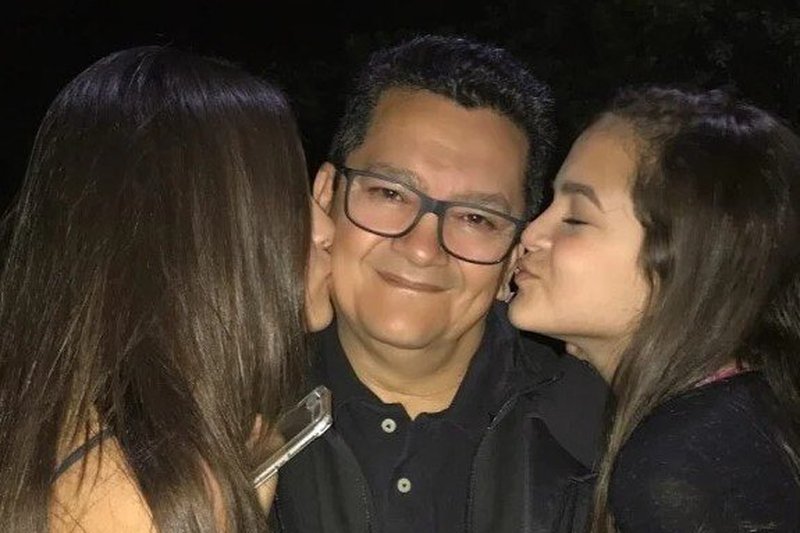 Após morte da mãe de Mel Maia, pai da atriz acompanha investigação na 42ª DP do Rio