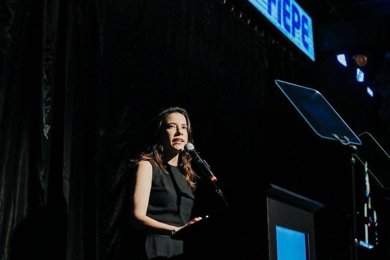 Governadora Raquel Lyra em evento da Fiepe