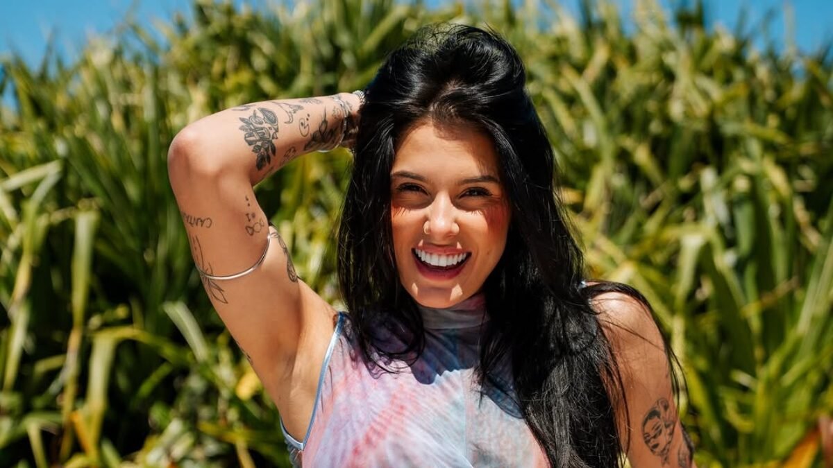 De biquíni, Ana Castela mostra o antes e depois de sua rotina na academia e impressiona com o shape sarado