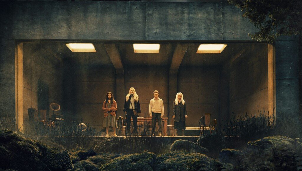 Com atmosfera sufocante, terror sobrenatural com Dakota Fanning chega a Netflix