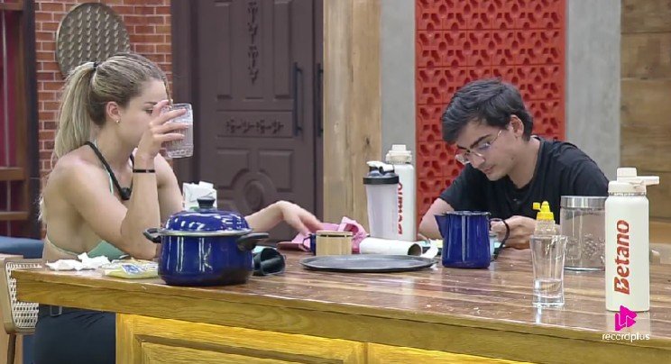 A Fazenda 17: Amigo ou ex? Saory questiona Dudu sobre como prefere ser chamado após atrito no Apontamento