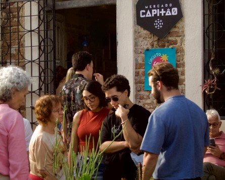 No clima de fim de ano, Mercado Capitão ocupa o centro do Recife com arte, música e criação local