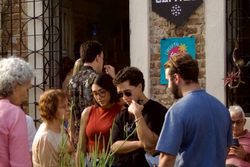 No clima de fim de ano, Mercado Capitão ocupa o centro do Recife com arte, música e criação local