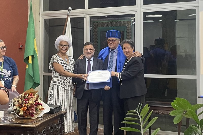 Jurista, escritor e imortal da Academia Brasileira de Letras (ABL) José Paulo Cavalcanti Filho recebeu título de Doutor Honoris Causa na Unicap