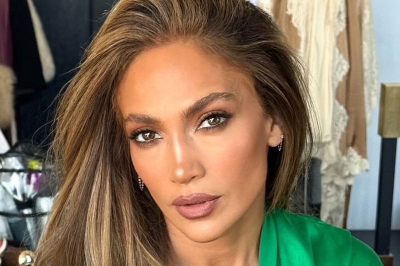 De biquíni, Jennifer Lopez relembra performance em show e corpo sarado rouba a cena