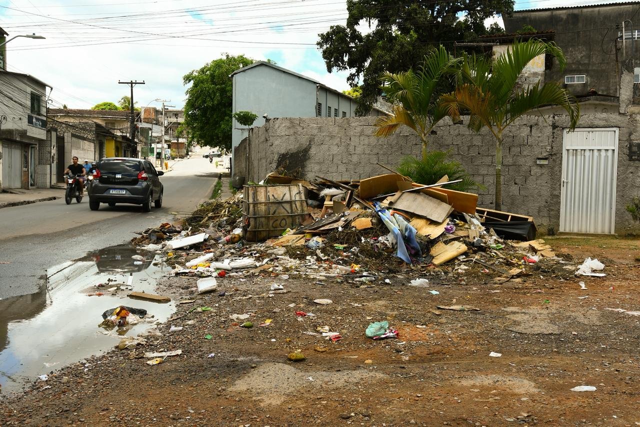 Voz do Leitor, 04/12: Descarte irregular de lixo em Camaragibe