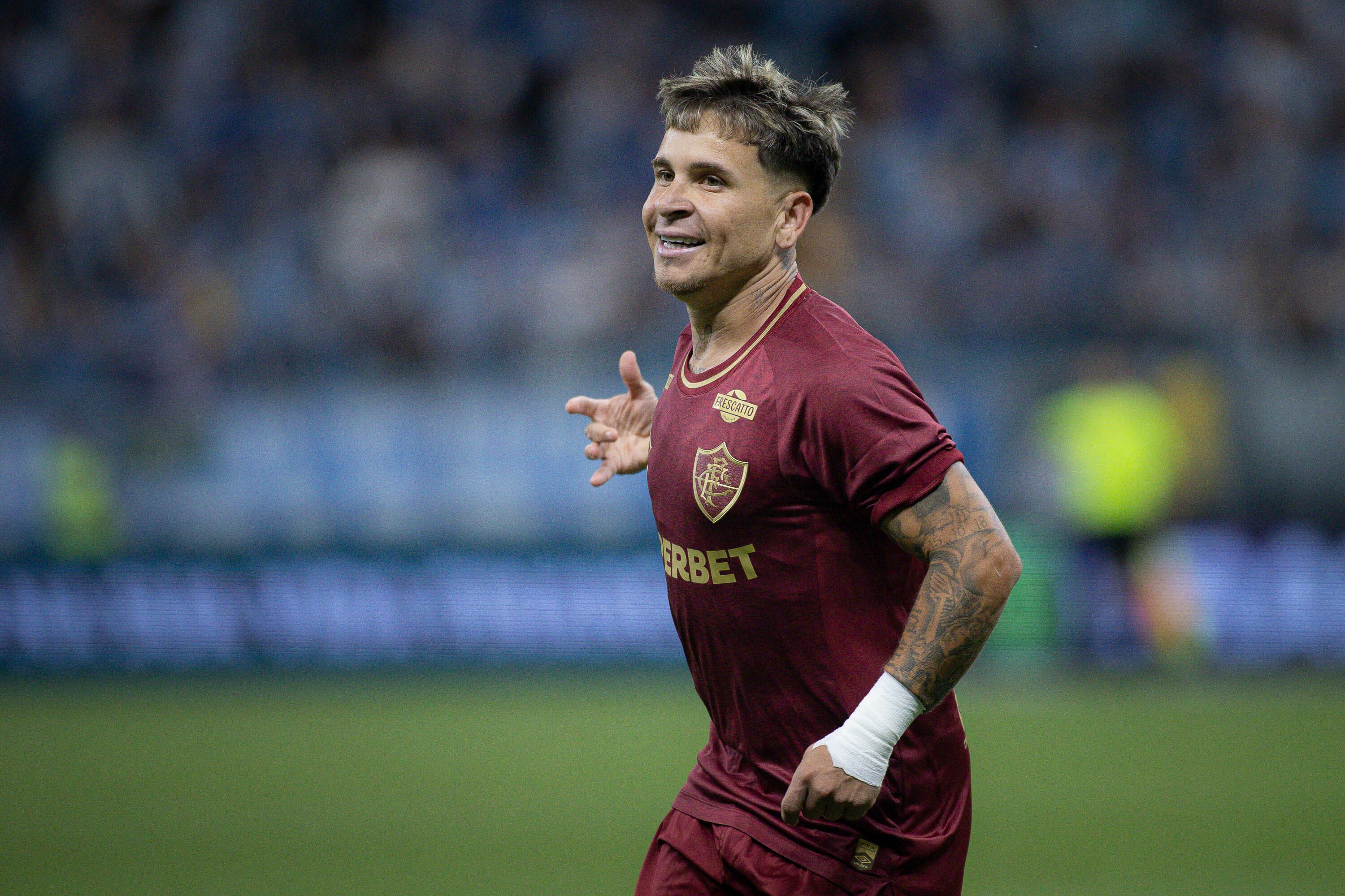 Soteldo marca duas vezes e Fluminense vence Grêmio em Porto Alegre