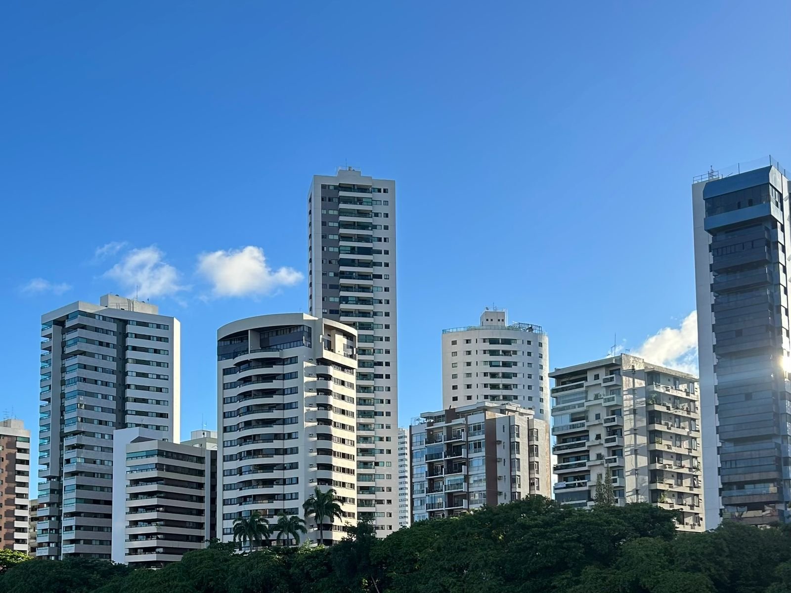 Previsão do tempo: Calor ganha força nesta quarta (3) em Pernambuco com manhã abafada e tarde mais seca no interior