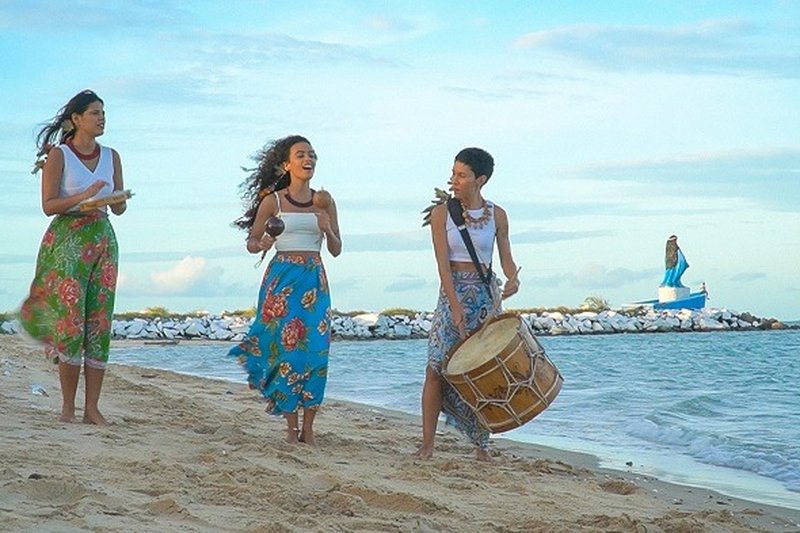 Belle Mota, Monique Xavier e Siba Puri (da esquerda para a direita) em cena no documentário de curta-metragem ''Retomada''