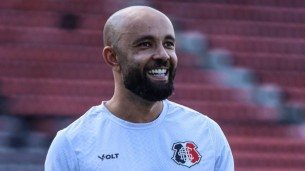 Patrick Allan, meia e recém-contratado, no treino do Santa Cruz