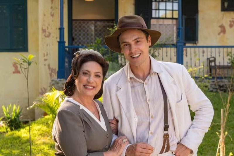 Eliane Giardini ressurge como Anastácia, mãe de Candinho, em Êta Mundo Melhor!