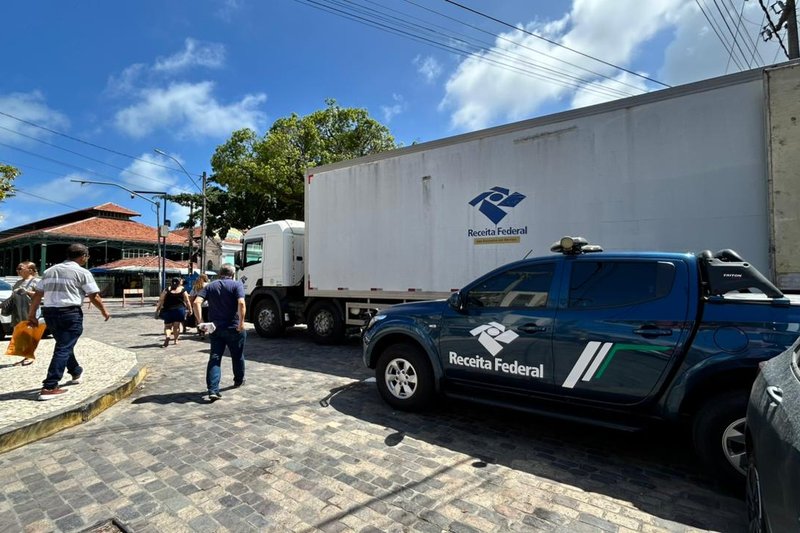 Receita Federal fez operação conjunta no Centro do Recife, apreendendo 8 toneladas de eletrônicos falsificados