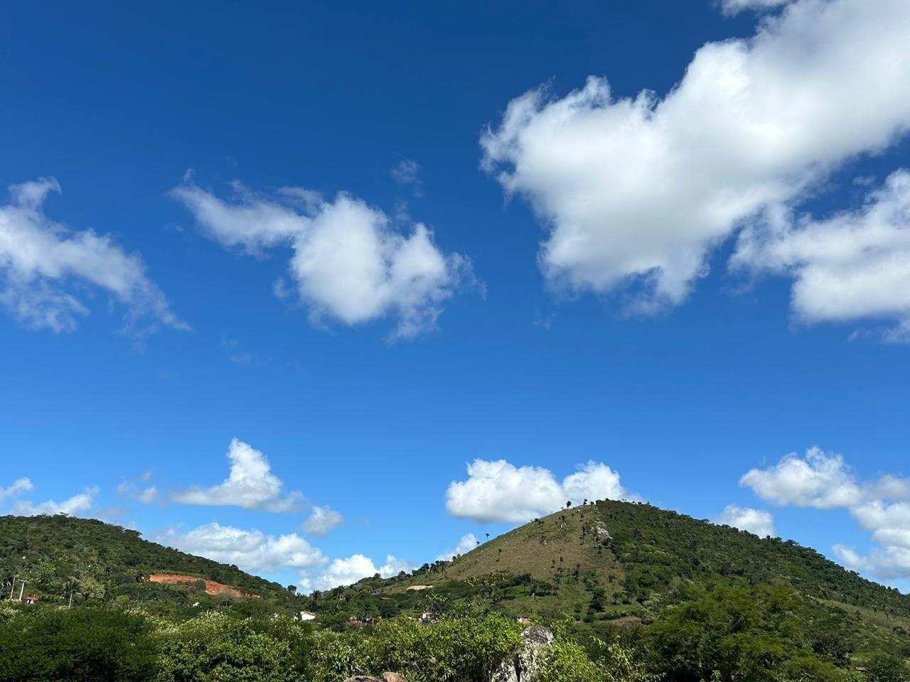 Previsão do tempo: Quinta-feira (4) tem calor persistente e chance de chuva fraca no litoral pernambucano