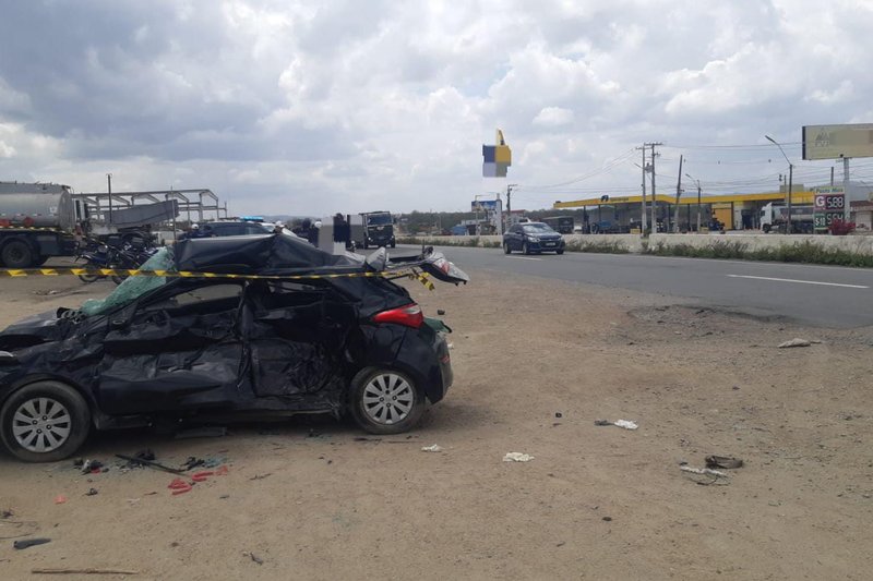 Equipes do IC, IML e Polícia Civil também estiveram no local.