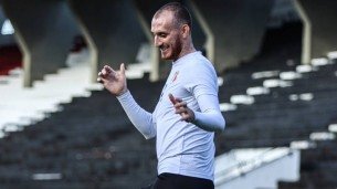 Imagem do zagueiro Ianson em treino do Santa Cruz no Arruda