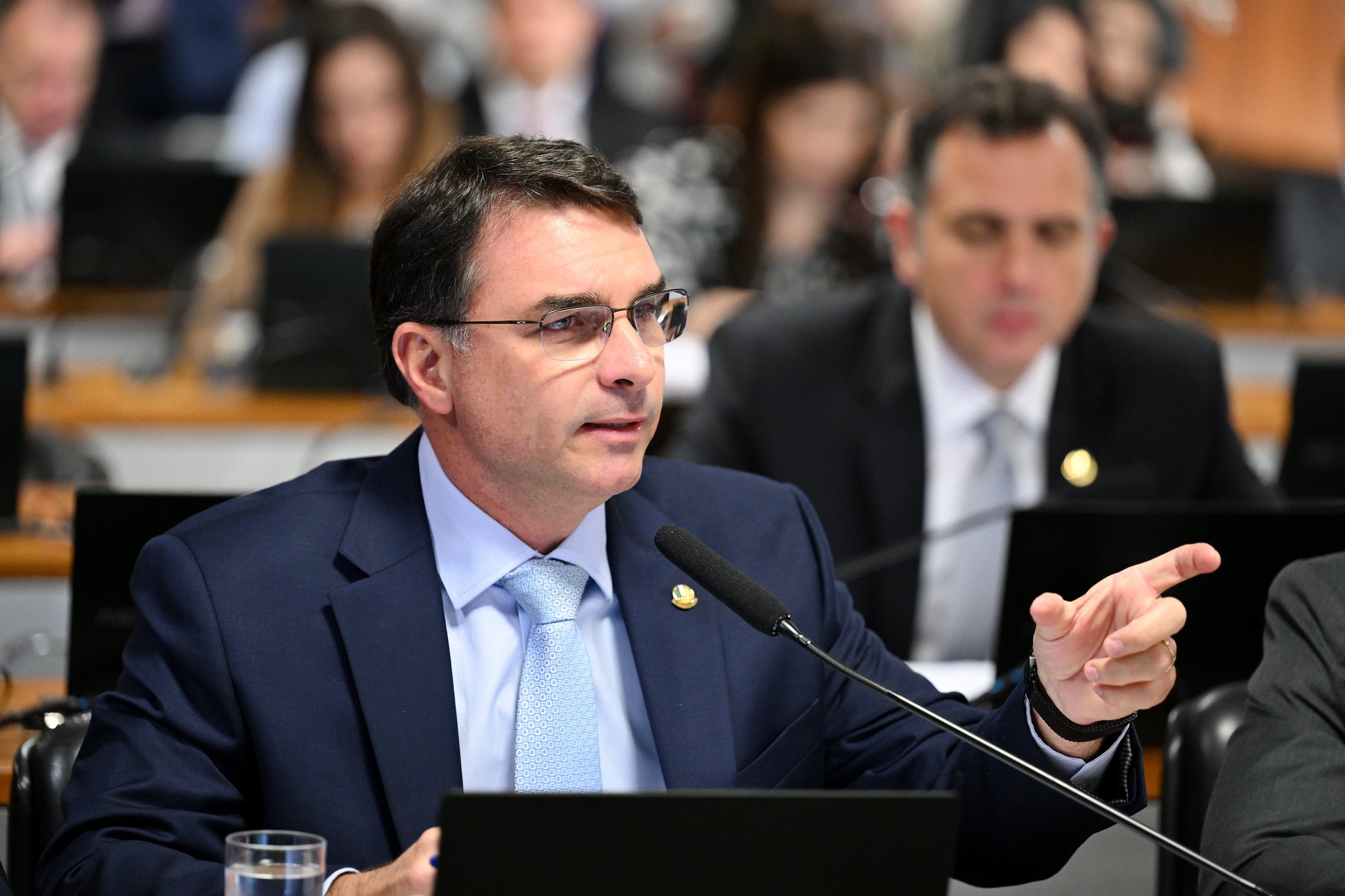 Flávio Bolsonaro define anistia como prioridade após ser escolhido para disputa à Presidência