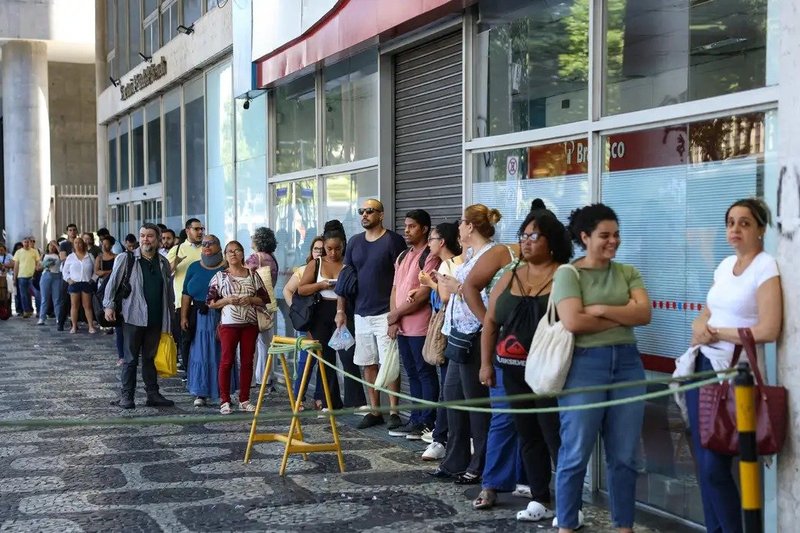Mais de 42 mil fazem provas discursivas do CNU 2025 neste domingo
