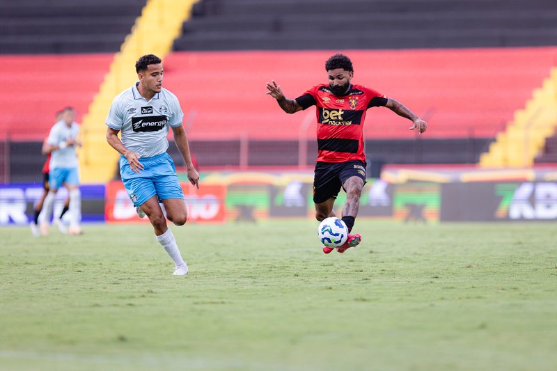 Romarinho, atacante do Sport, em lance do jogo contra o Grêmio na última rodada do Brasileirão