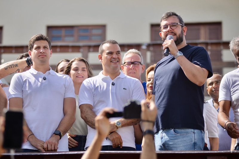 Em evento de filiação do prefeito de Cupira ao PSDB, João Campos recebe apoio à candidatura ao governo do Estado