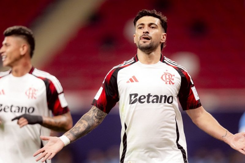 Arrascaeta foi o autor dos dois gols do Flamengo contra o Cruz Azul na Copa Intercontinental da FIFA