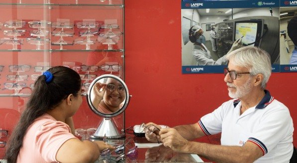 Lafepe possui a área de Divisão de Ótica