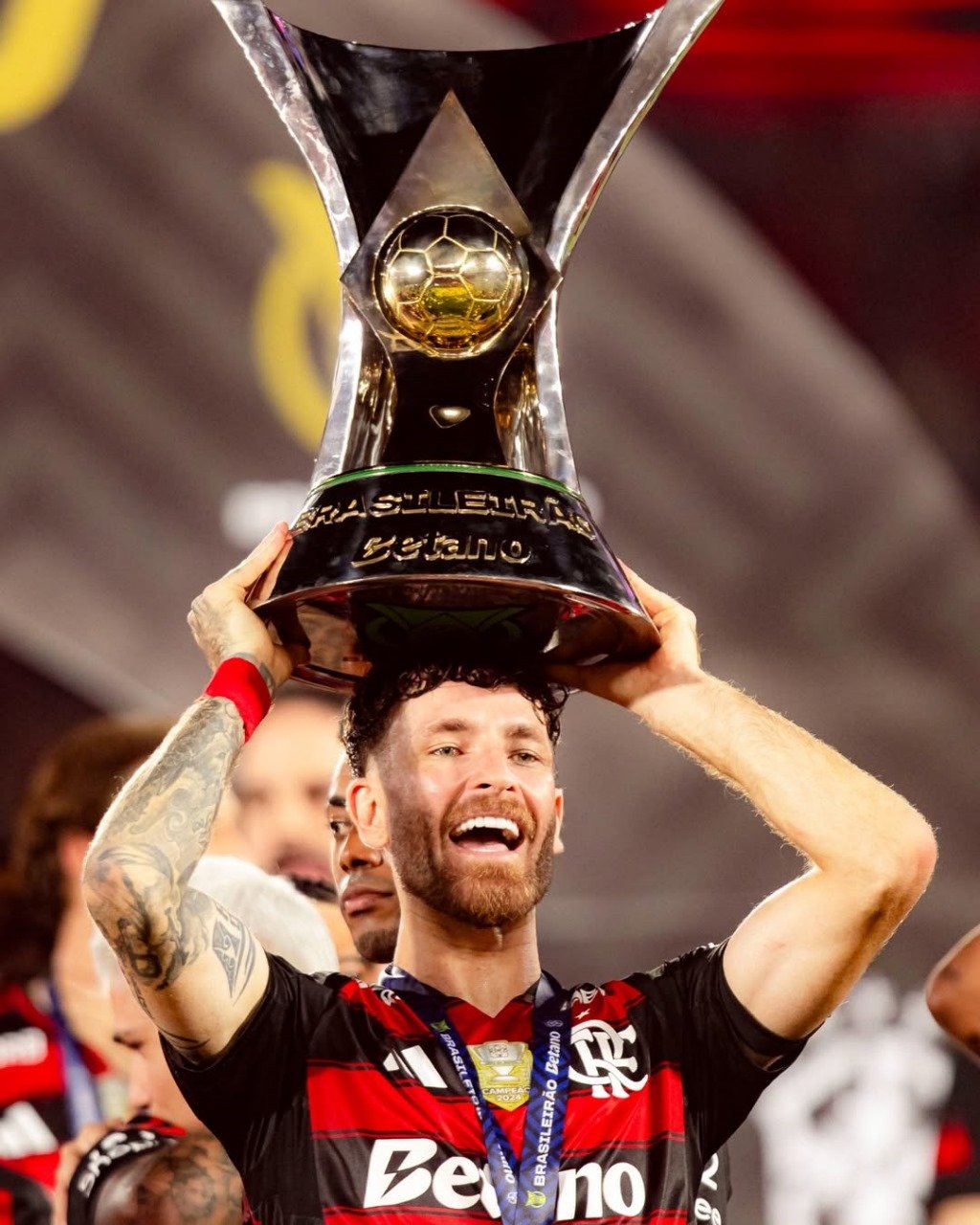 Flávio Ricco: Mesmo com gatonet: Premiere fez o futebol da Globo se superar em 2025