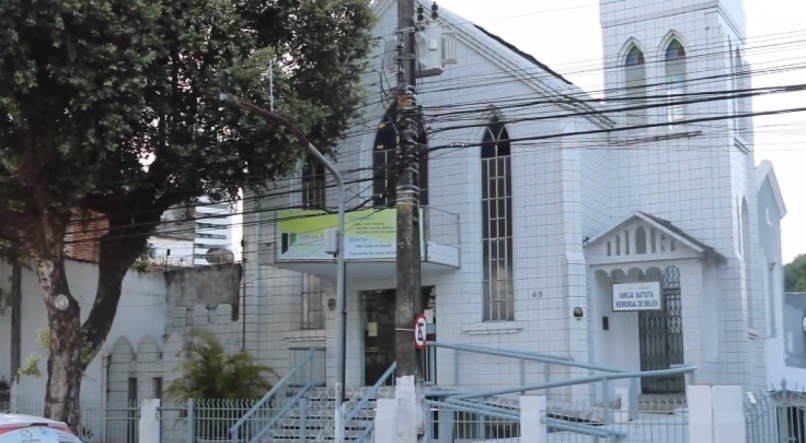 A Igreja fica localizada na Estrada de Bel&eacute;m, no bairro da Encruzilhada, Zona Norte do Recife
