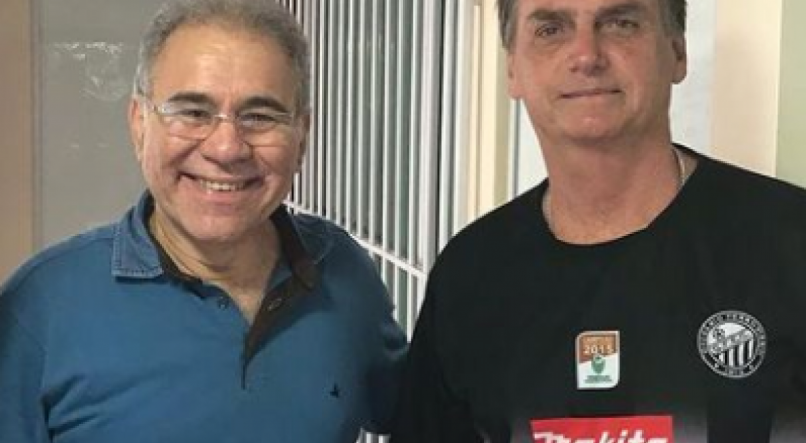 Marcelo Queiroga ao lado de Jair Bolsonaro, em foto publicada em 18 de outubro de 2018
