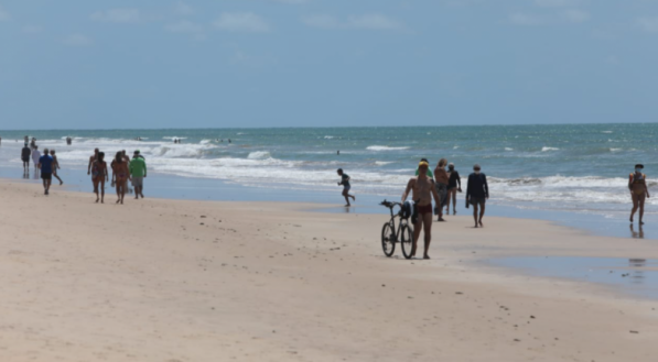 Praia de Boa Viagem na Sexta-feira da Paix&atilde;o de 2021