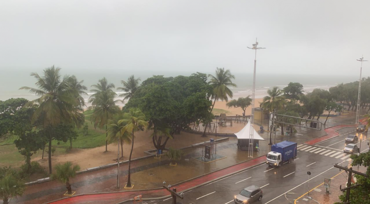 São José dos Campos registra 2 dias de chuva em meia hora