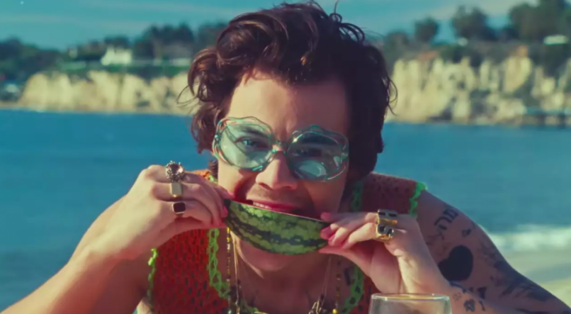 Harry Styles no clipe de 'Watermelon Sugar'