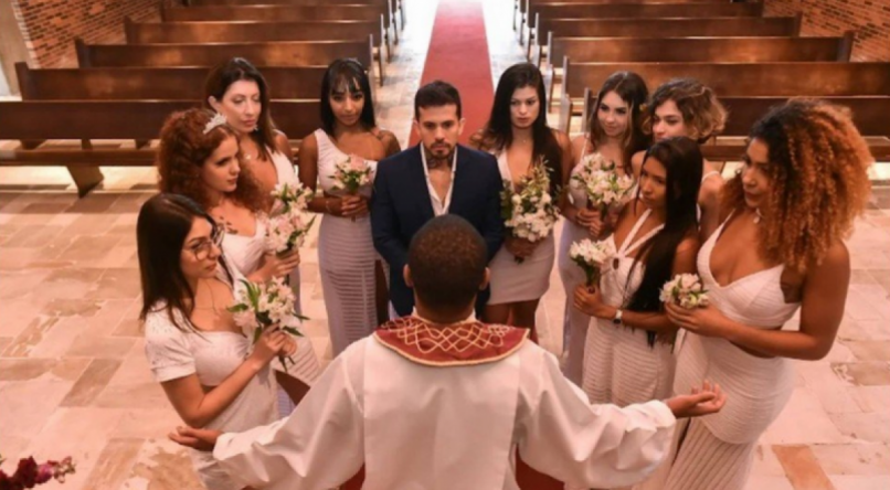 Homem faz cerim&ocirc;nia de casamento para se casar com nove mulheres