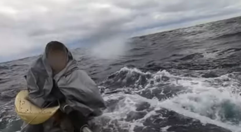 Homem de 69 anos fica preso no mar por 22 horas