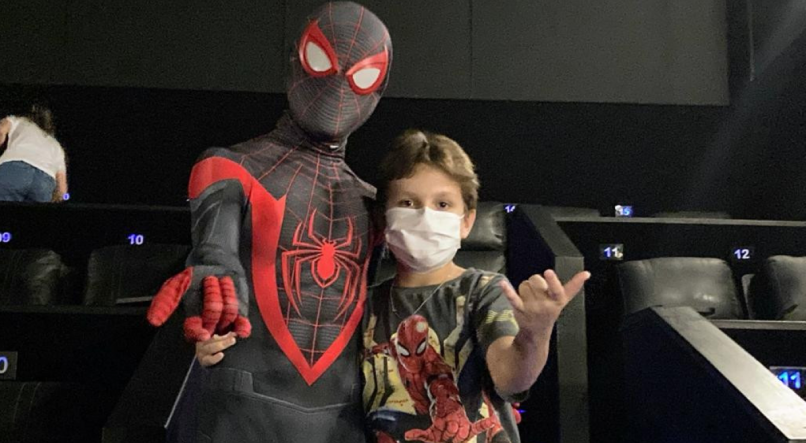 Até o Homem-Aranha participou da sessão especial para Arthur Ávila, de 10 anos